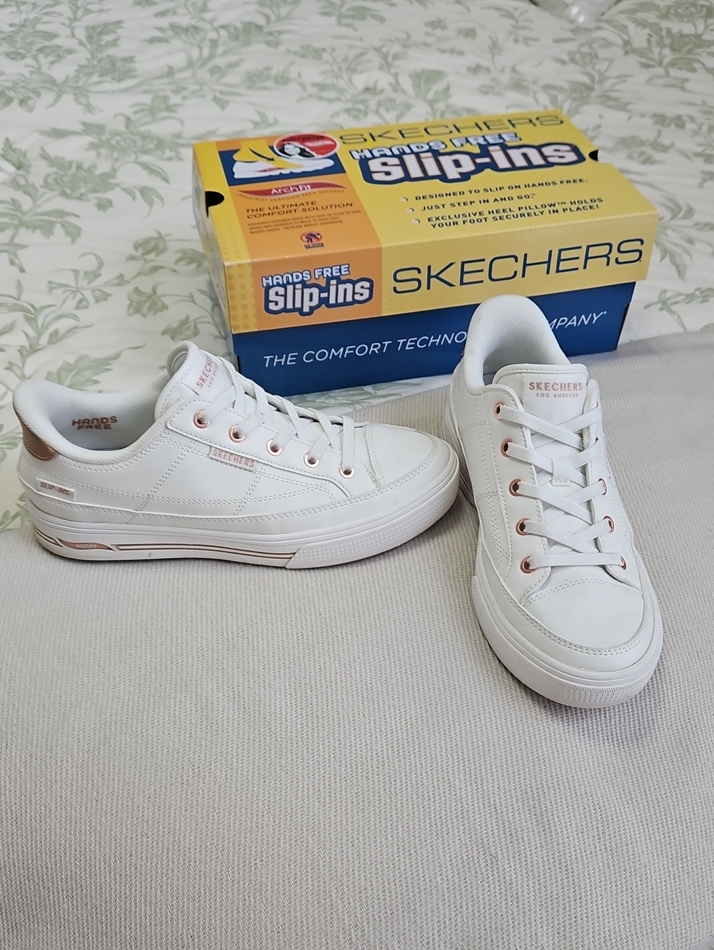 Skechers Hands Free Slip-ins - Picture 5 of 5